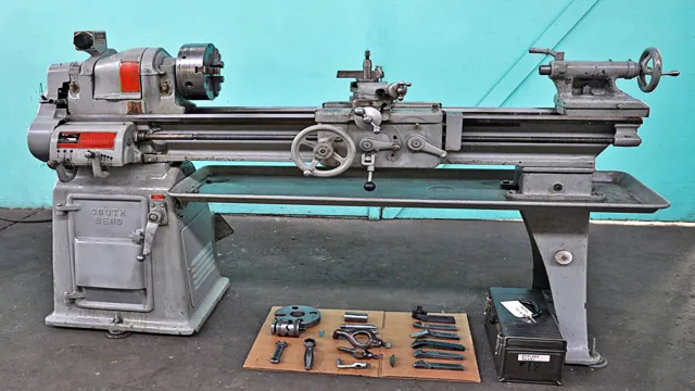 how a metal lathe works