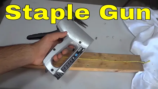 how do you use a staple gun