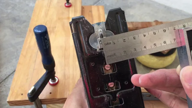 how to cut a straight line with a utility knife