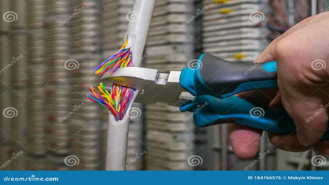 how to cut wires with wire cutters