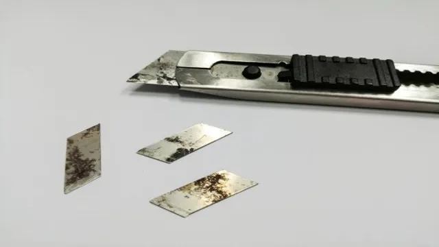 how to dispose of utility knife blades