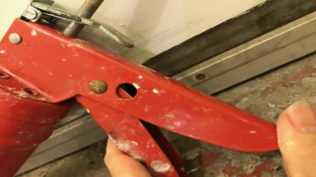 how to load a caulking gun cartridge