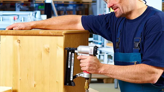 how to load a master mechanic staple gun