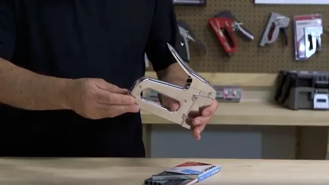 how to load a staple gun arrow t50