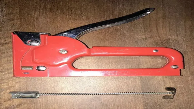 how to load fiskars staple gun jt21