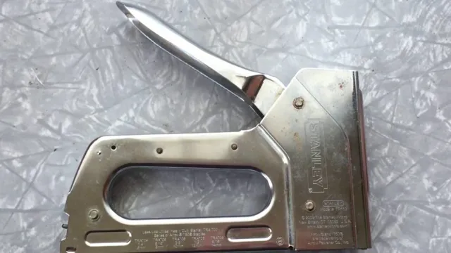 how to load nails in stanley staple gun