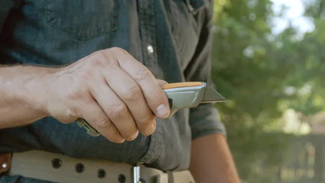 how to open a utility knife