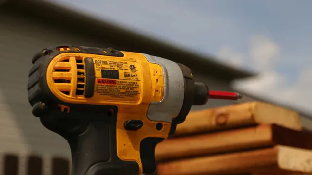 how to put bit in dewalt impact driver