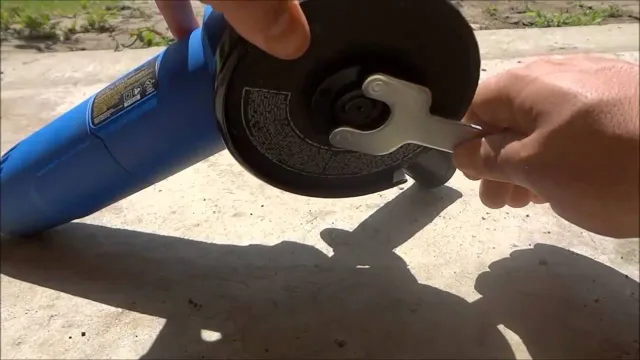 how to remove cutting disc for angle grinder