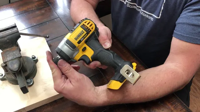 how to remove drill bit from dewalt impact driver