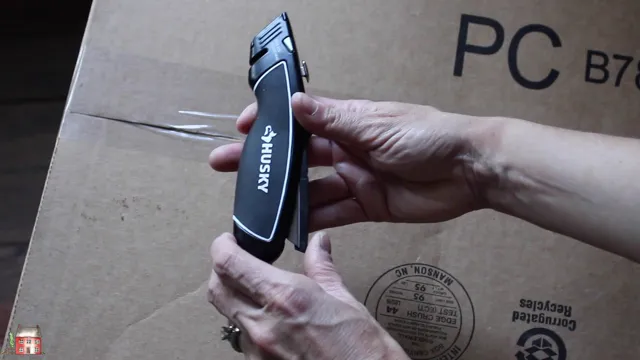 how to remove razor blade from husky utility knife