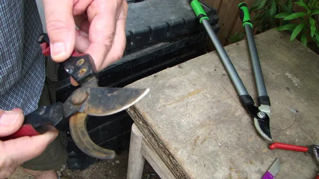how to sharpen garden tools with angle grinder