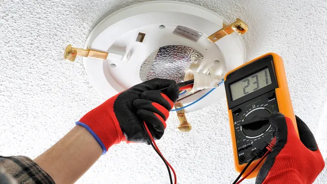 how to test a light socket with a voltage tester