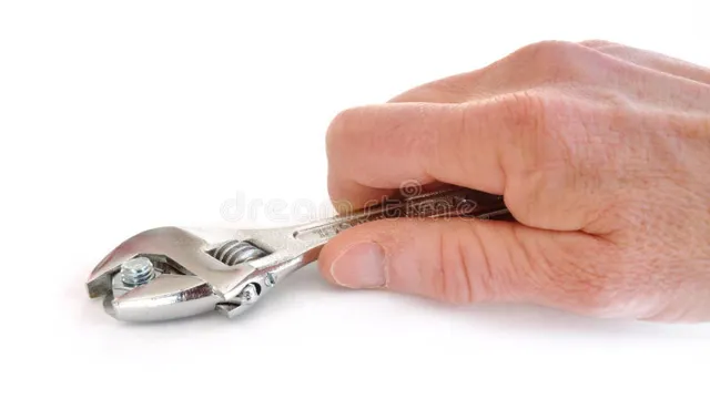 how to tighten adjustable wrench