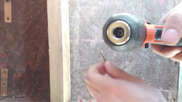 how to tighten drill bit in cordless drill