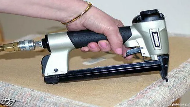 how to use air compressor staple gun