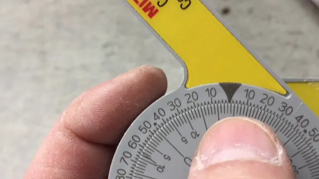 how to use an angle finder for crown molding