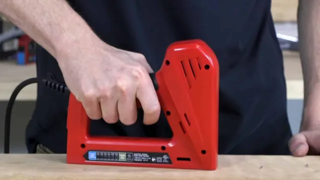 how to use arrow electric staple gun