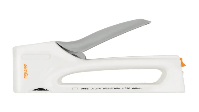 how to use fiskars staple gun