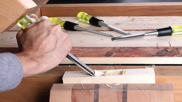how to use wood chisels for carving