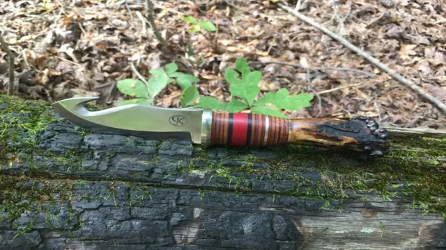 what is a gut hook on utility knife